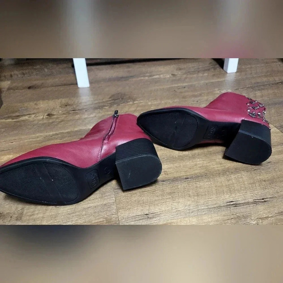 Circus by Sam Edelman Red Studded Ankle Boots Size 7 - Picture 4 of 12